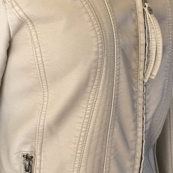 Big Chill Vintage Faux Leather Jacket in Cream - Picture 5 of 5